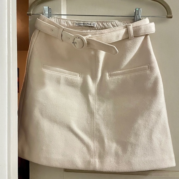 Abercrombie & Fitch Cream Color Winter Mini Skirt - Picture 1 of 2